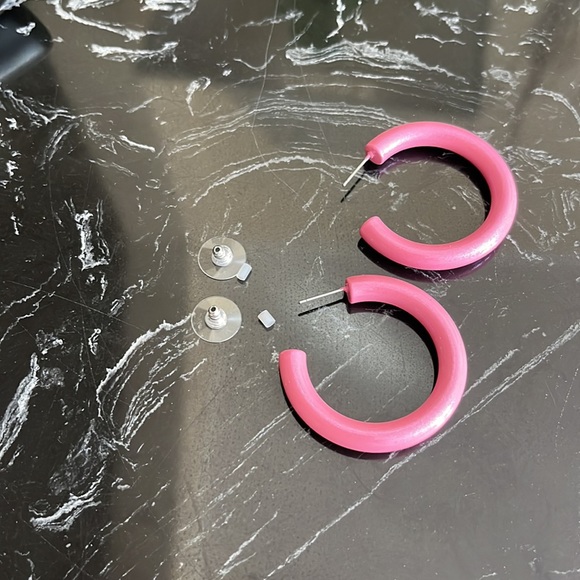 💎💖Lovisa Timeless Enamel Coated Pink Hoop Earrings-NWT - Picture 11 of 14